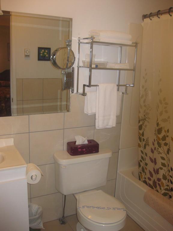 Motel Bel-Eau Монтебелло Екстер'єр фото